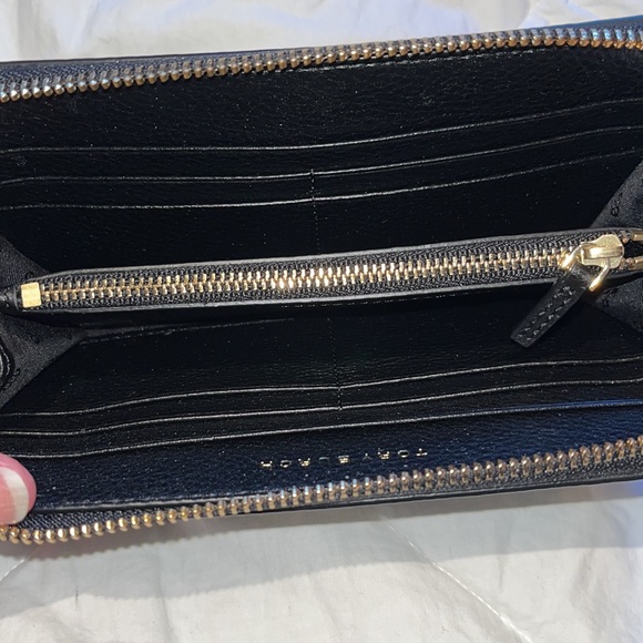 NWOT Tory Burch women’s zippered wallet black & gold - Picture 9 of 13